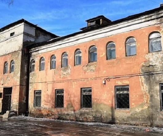 Здание бывшей общественной бани обследуют в предместье Рабочее в Иркутске
