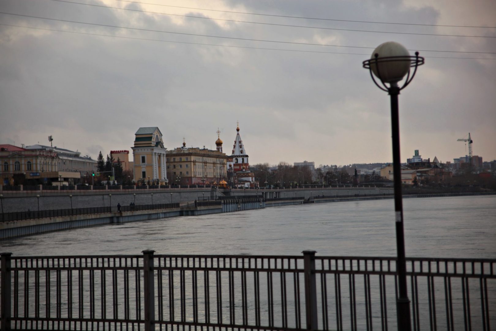 Девочка 13 лет упала с Глазковского моста в Иркутске и выжила