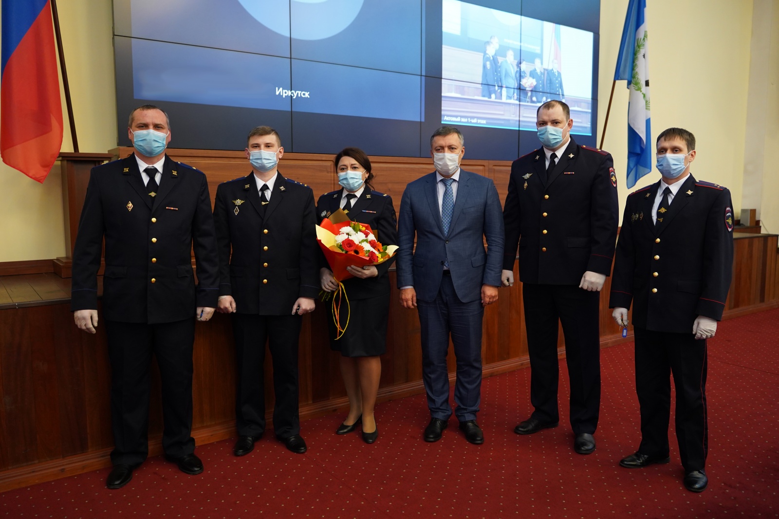 Игорь Кобзев вручил ключи от авто лучшим полицейским Иркутской области