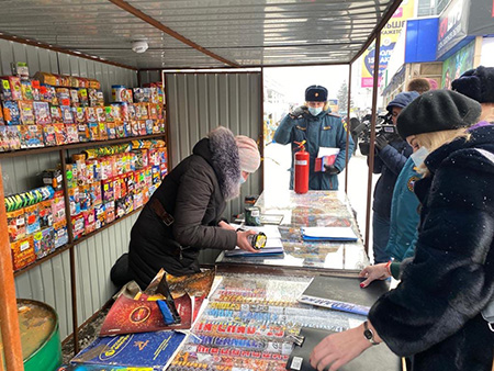 Места продажи пиротехники проверяют в Иркутске перед праздниками