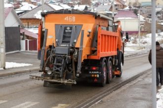 ​​Противогололёдную обработку проводят на дорогах и центральных улицах Иркутска