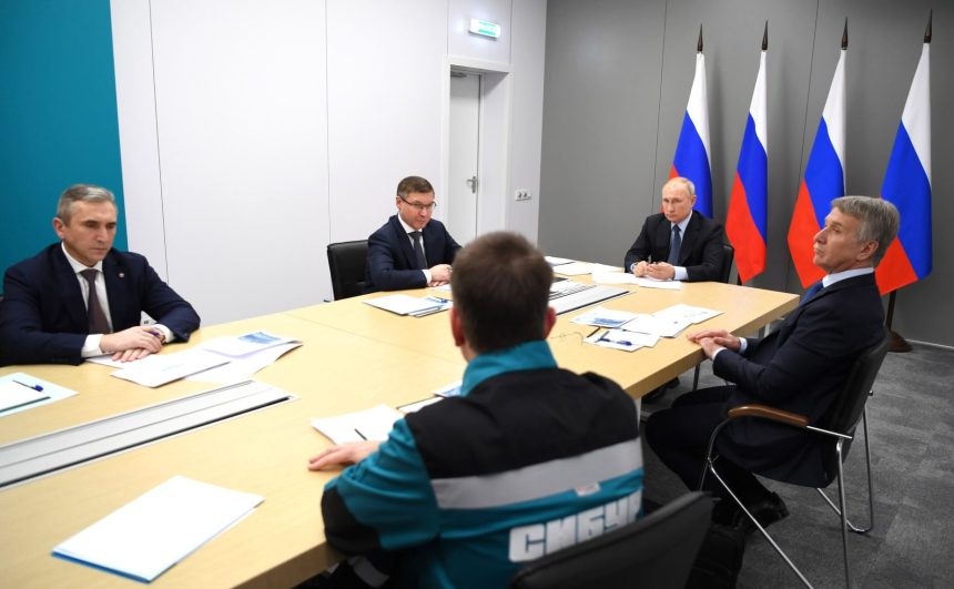 Путина пригласили на открытие завода полимеров в Усть-Куте в 2024 году