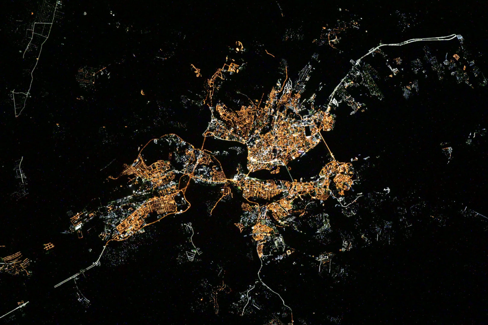 Роскосмос опубликовал свежие снимки Байкала из космоса