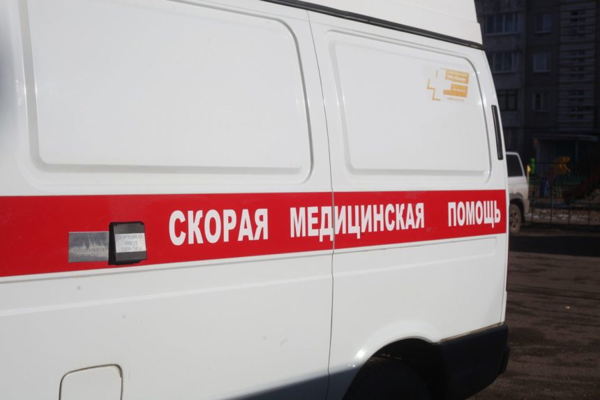 Семь человек пострадали при столкновении ВАЗ-2105 с иномаркой в Осинском районе
