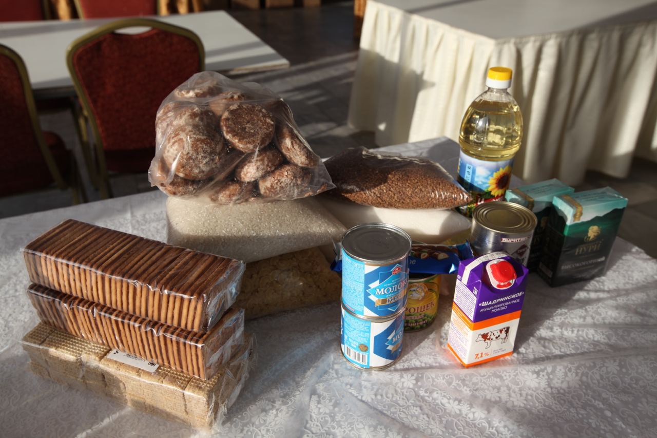 В Иркутске школьникам выдают сухпайки за период дистанционного обучения