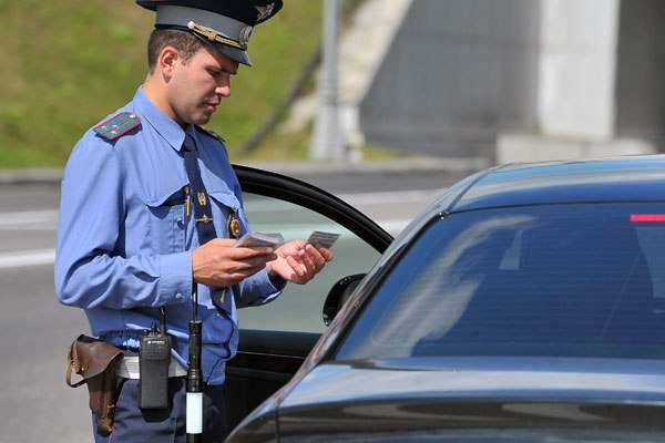 В России вступили в силу изменения для водительских удостоверений и ПТС