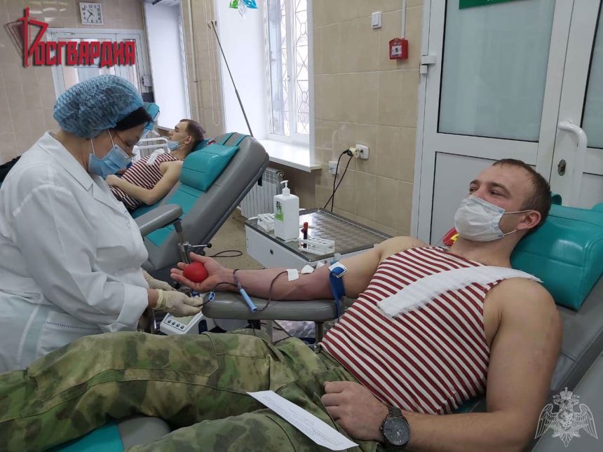 Военнослужащие ангарской Росгвардии сдали около 10 литров крови для больных детей