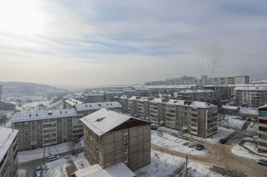 Жильцы двух многоквартирных домов почти сутки остаются без света в микрорайоне Первомайский в Иркутске