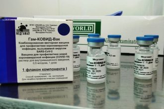 91 сотрудник иркутского онкодиспансера вакцинировался от COVID-19