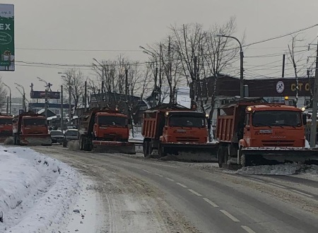 Более 150 единиц техники и 1,5 тысячи человек устраняют последствия снегопада в Иркутске