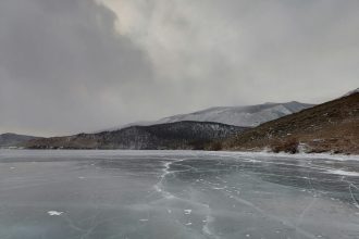 Ледовая обстановка на Байкале после землетрясений и ветров опасна - МЧС