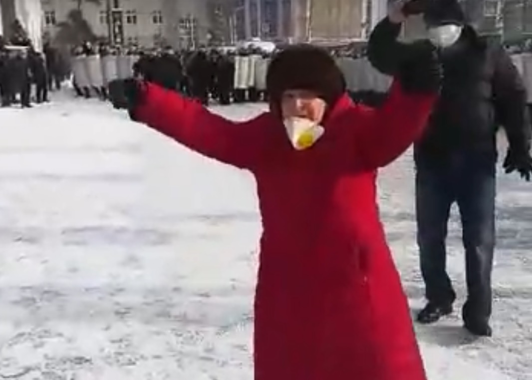 Пенсионерке стало плохо во время несанкционированной акции в Иркутске