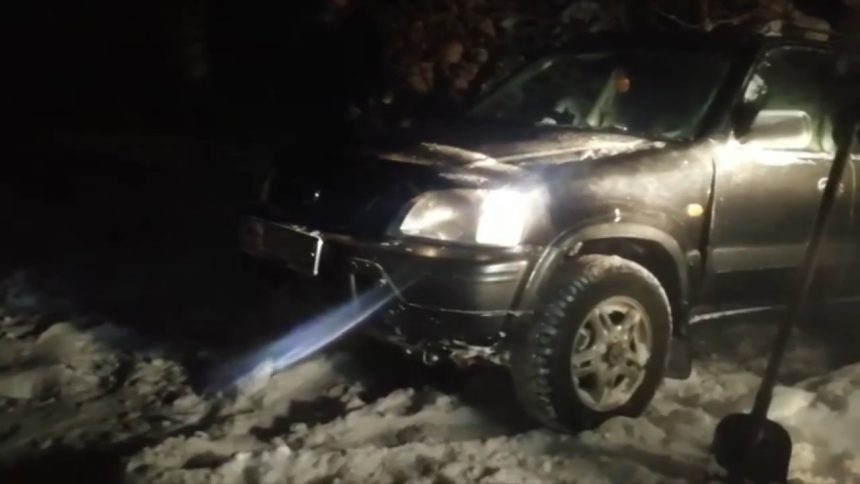 Полицейские спасли троих охотников, застрявших в сорокаградусный мороз в лесу Усть-Кутского района