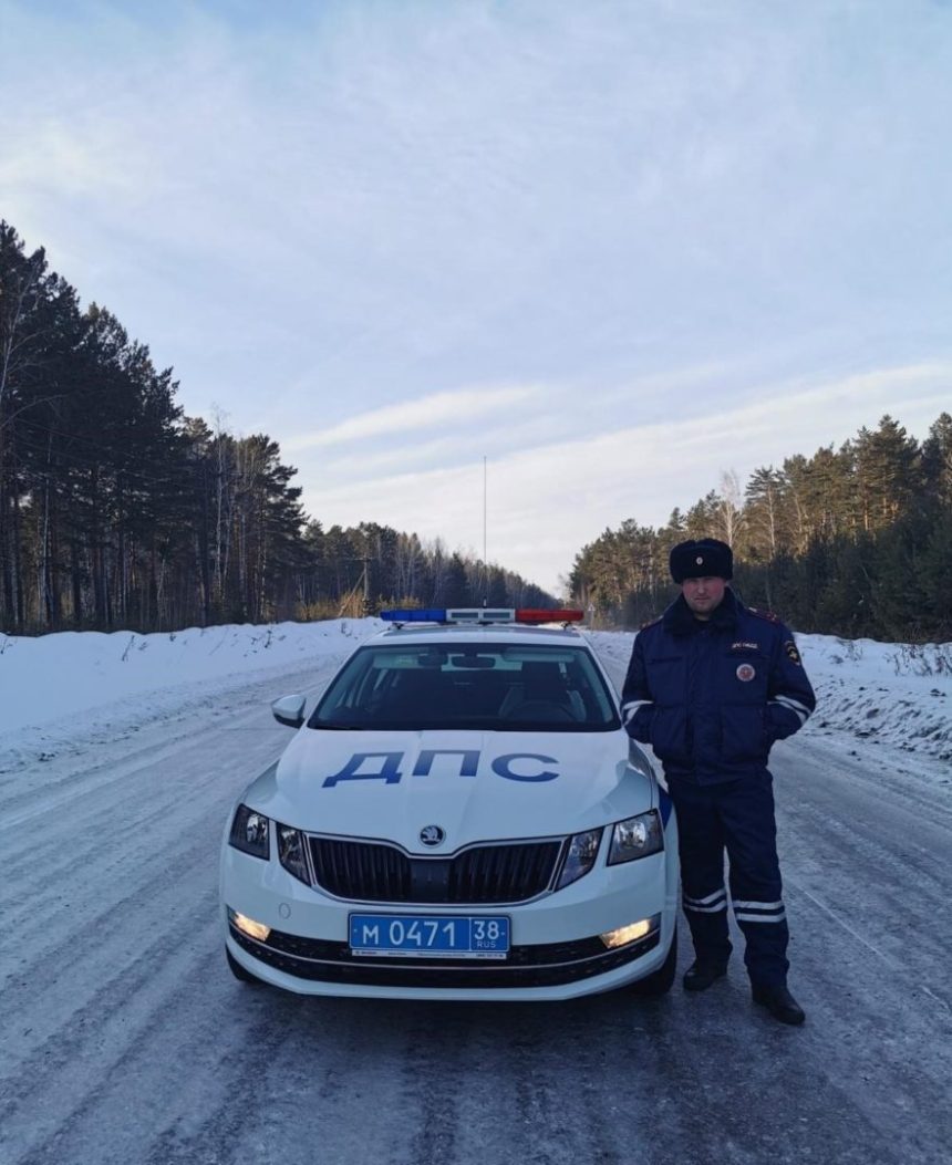 Полицейские спасли дальнобойщиков, замерзавших в неисправном автомобиле в новогоднюю ночь