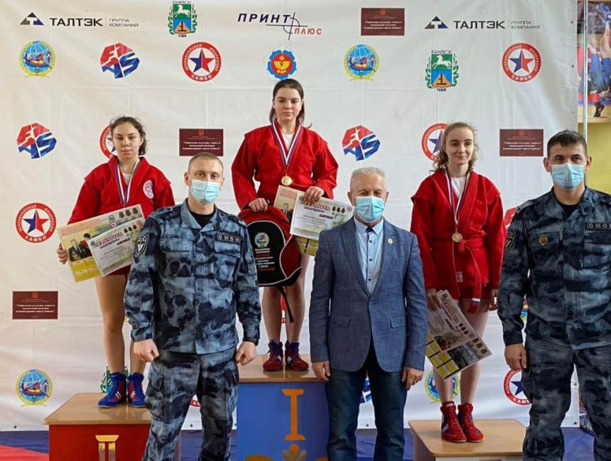Самбисты Иркутской области выиграли четыре медали на всероссийских соревнованиях в Бийске