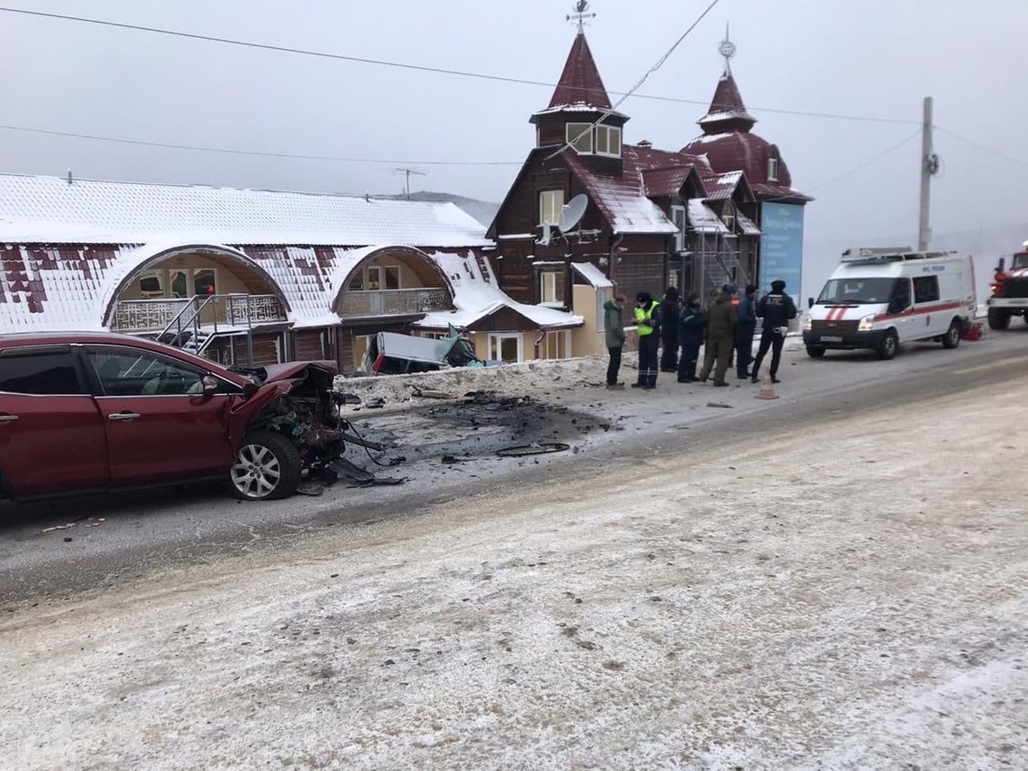 Водитель Honda HR-V погиб при столкновении с Mazda CX-5 в Листвянке