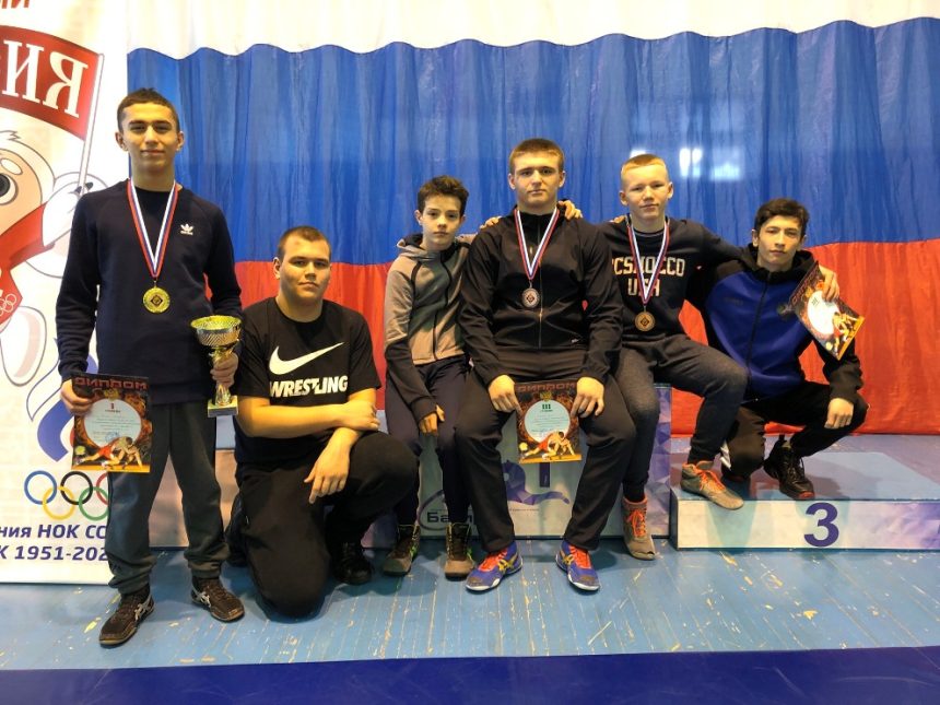 Борцы Иркутской области завоевали семь медалей на первенстве СФО в Новосибирской области