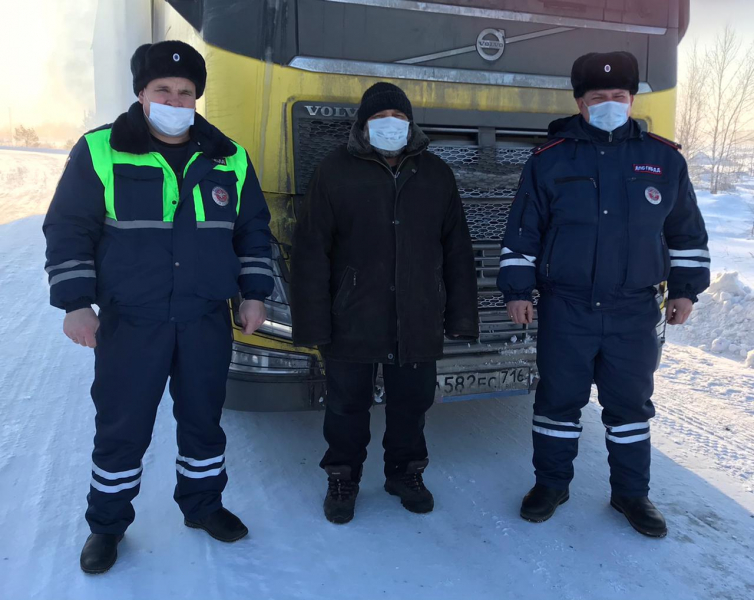 Дальнобойщик, приехавший в Саянск за грузом, чуть не замерз на трассе