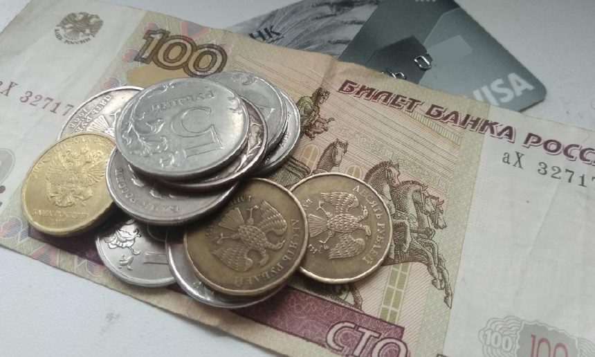 МРОТ в России на будущий год увеличится на 825 рублей