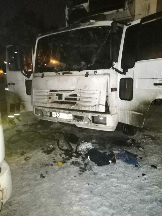 Двое мужчин найдены погибшими в сгоревшем грузовом Volvo на Лермонтова в Иркутске