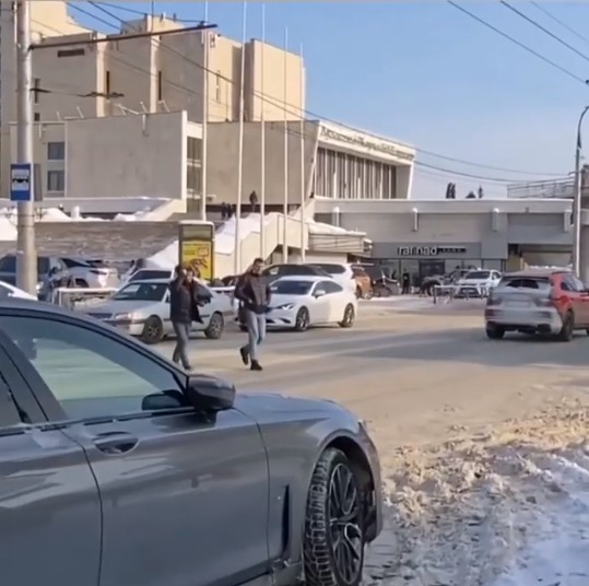 На месте смертельного ДТП в Иркутске пешеходы продолжают рисковать жизнью