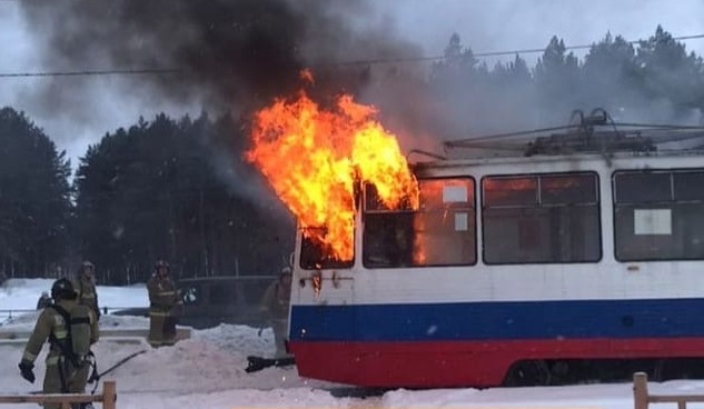 Трамвай с пассажирами загорелся в Ангарске утром 10 февраля