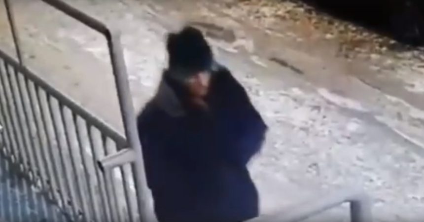 В Иркутске полиция ищет подозреваемого в нападении на женщину