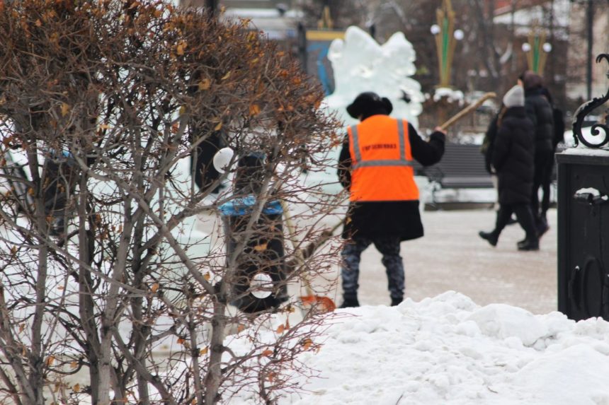 В Иркутске усилят контроль уборки и вывоза снега вблизи торговых объектов и магазинов