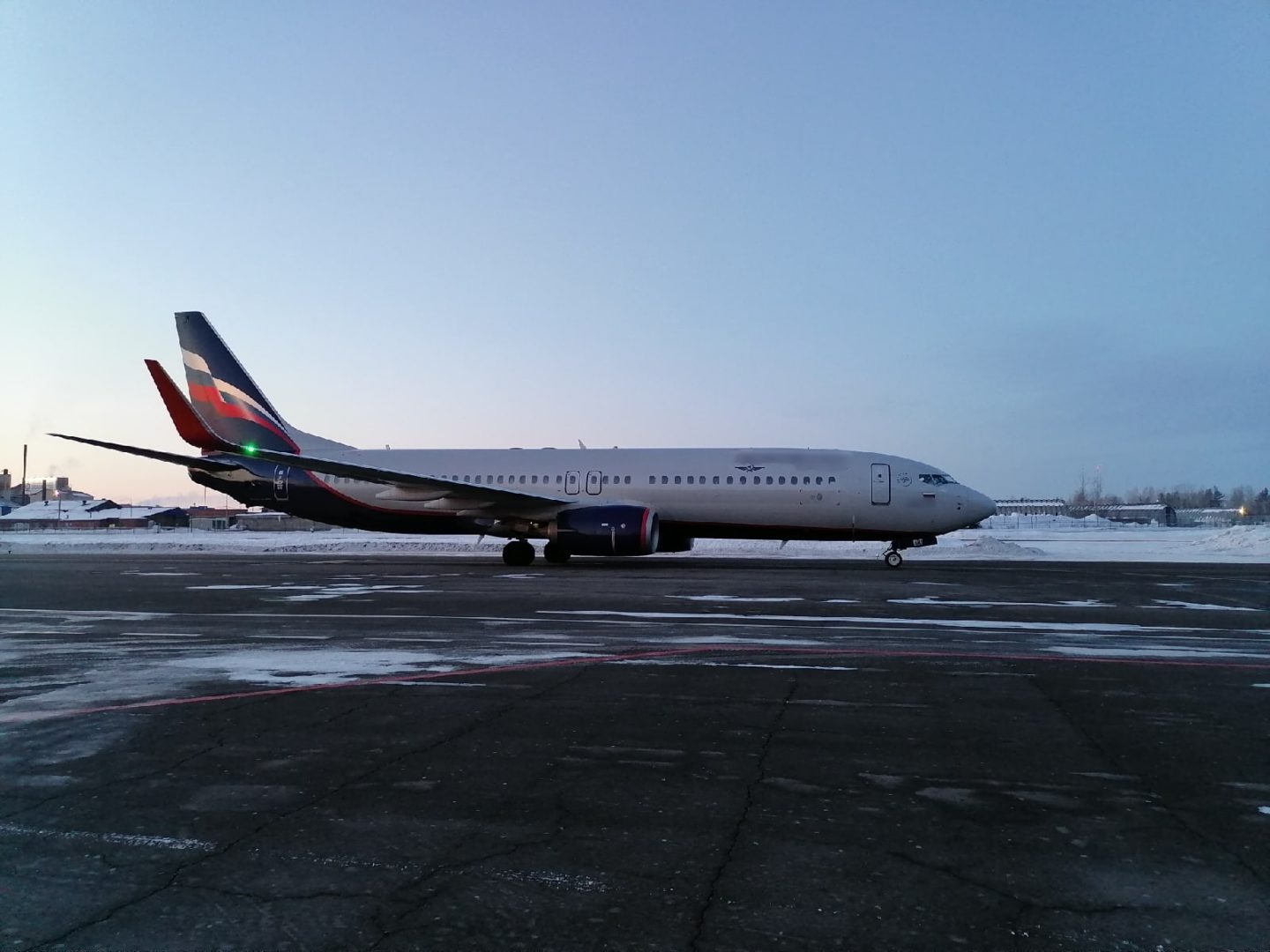 Ангарчанина сняли с рейса "Иркутск-Москва" за мат на борту самолета 