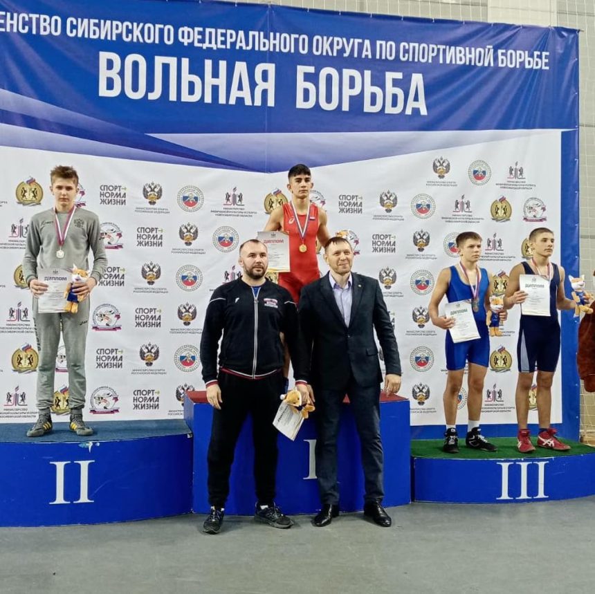 Борцы Иркутской области выиграли восемь медалей на первенстве Сибири среди юношей до 16 лет