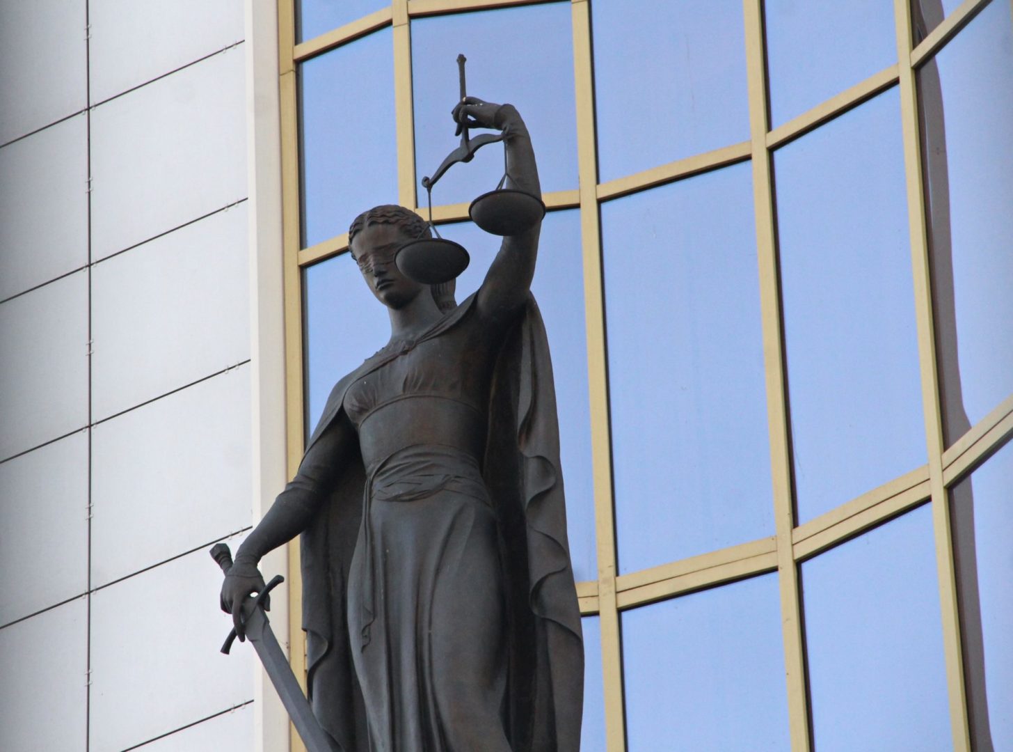 Четверых мужчин осудят за разбойное нападение на дом предпринимателей в Тайшете