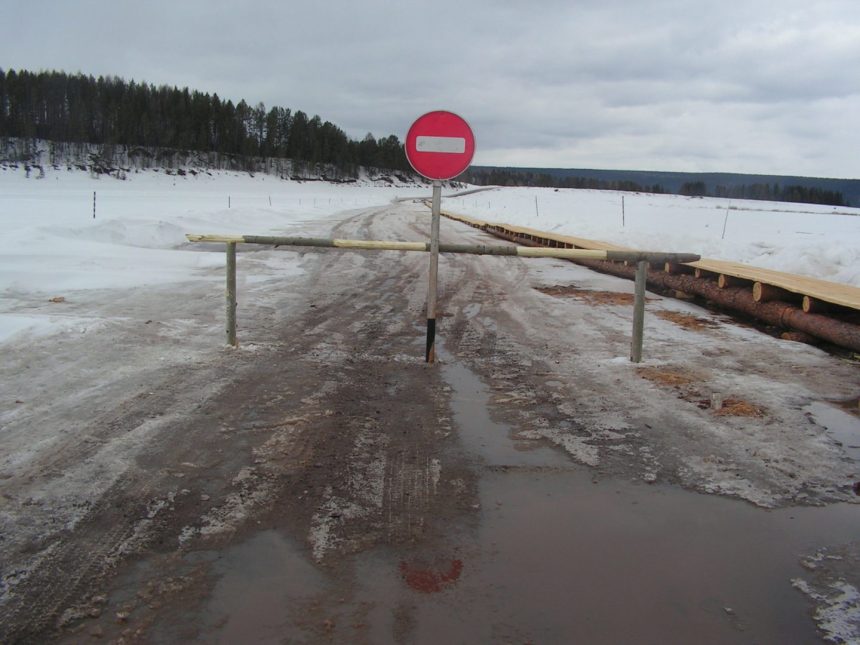 Две ледовые переправы закрыли в Приангарье 12 марта
