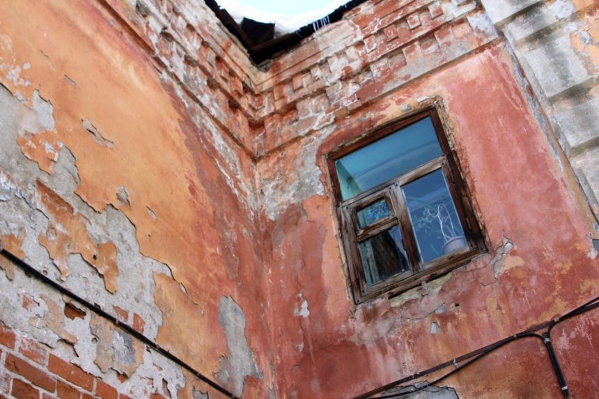Около 100 аварийных домов расселили в Иркутске по договорам РЗТ