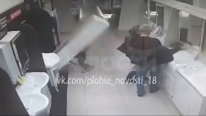 Шкаф упал на ребенка в торговом центре Иркутска