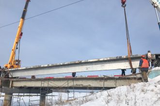 Специалисты начали менять балки моста через реку Тангуйка в Братском районе