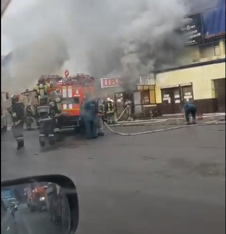 Цветочный магазин в ТЦ «Первомайский» горел утром 22 марта