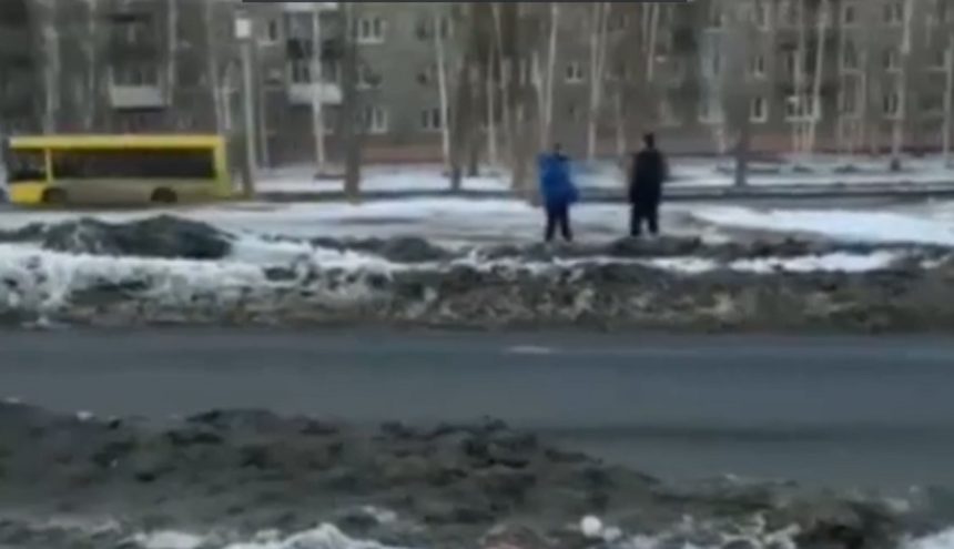 Водитель лексуса произвел выстрелы в сторону пешехода в Иркутске