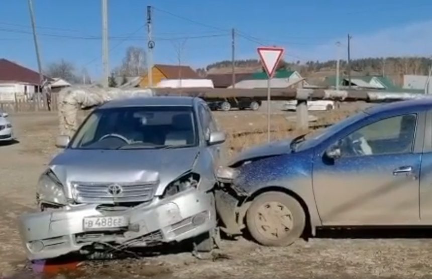 15-летняя школьница за рулем "Тойоты" попала в ДТП в Шелеховском районе