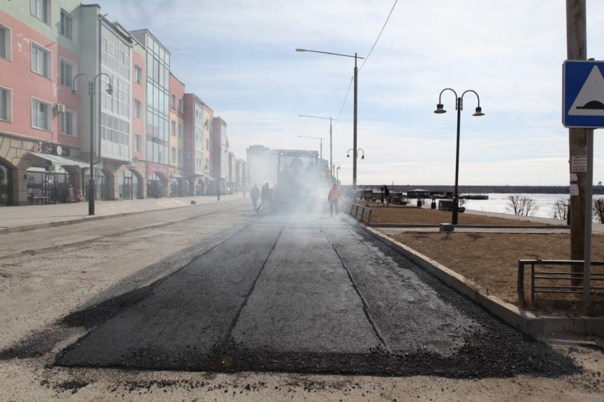 Больше 4000 квадратных метров асфальта заменят на улице Верхней Набережной в Иркутске до конца апреля
