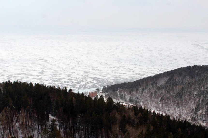 МЧС предупреждает о сходе снежных лавин в горах Иркутской области