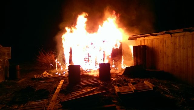 Мебельная фабрика горит в Усолье-Сибирском
