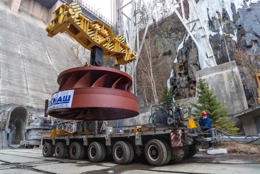 Новое рабочее колесо гидроагрегата доставили на Братскую ГЭС