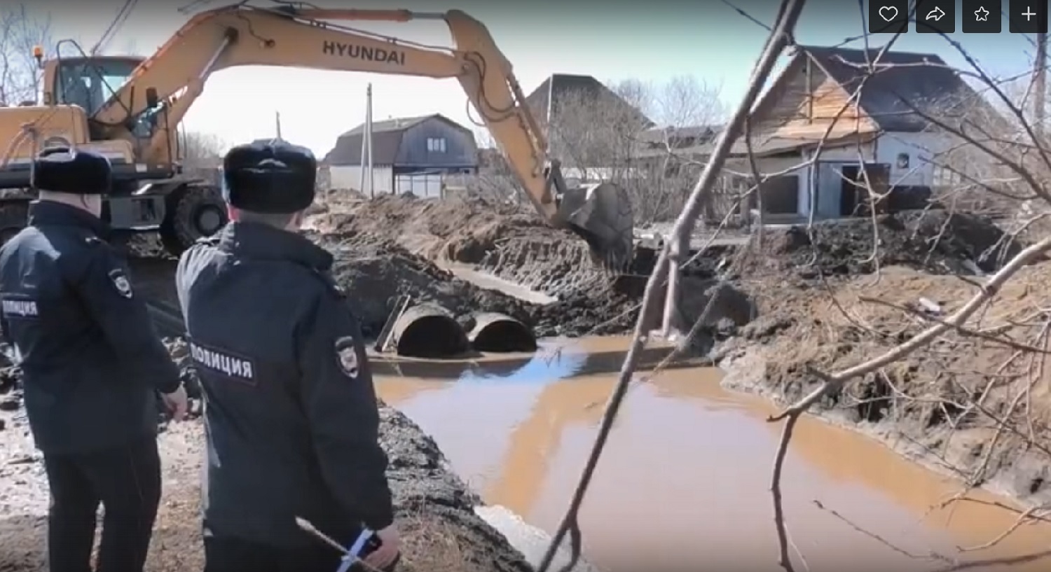 Полиция дежурит на подтопленных улицах в Иркутском районе