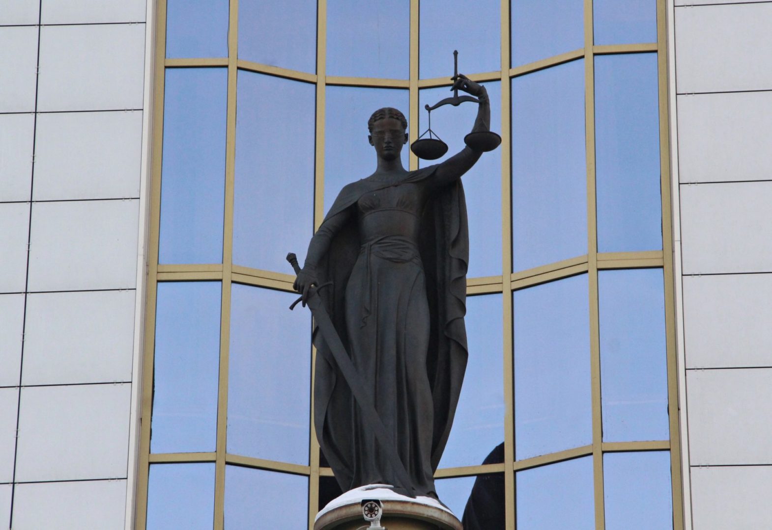 Супружескую пару из Иркутска осудят за организацию наркобизнеса