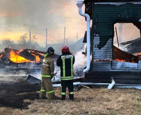 Три человека погибли на пожарах в Иркутской области в ночь на 16 апреля