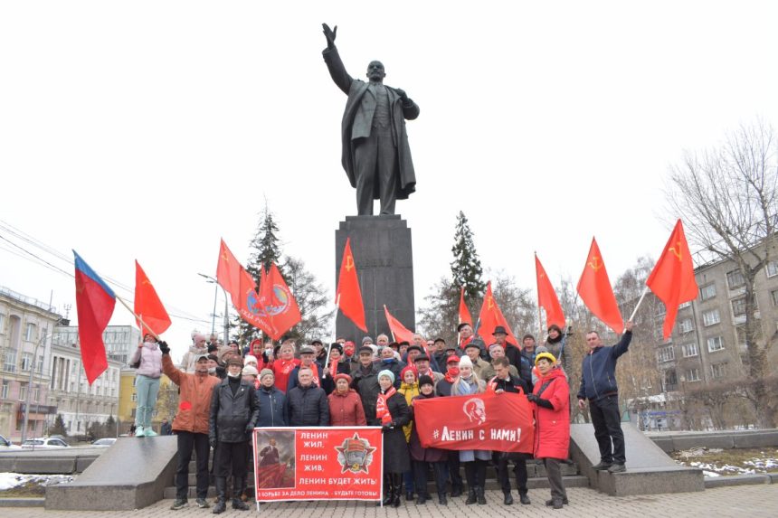 Возложениями цветов к памятникам и автопробегом отметили в Иркутске 151-ю годовщину со дня рождения Ленина