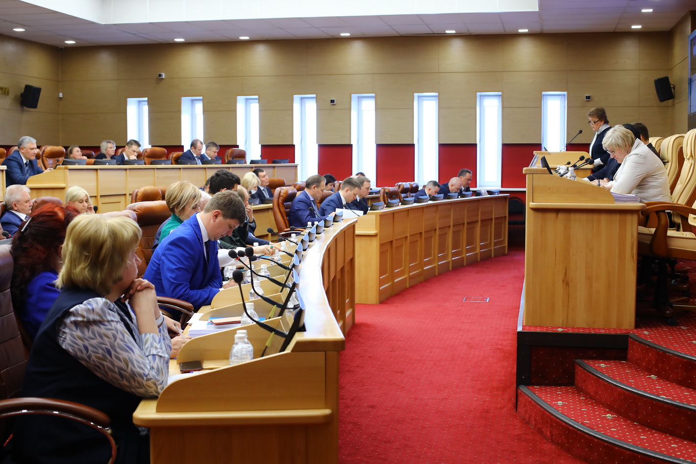Депутаты ЗС Приангарья предлагают распространить пособия на детей в неполных семьях на 17-летних