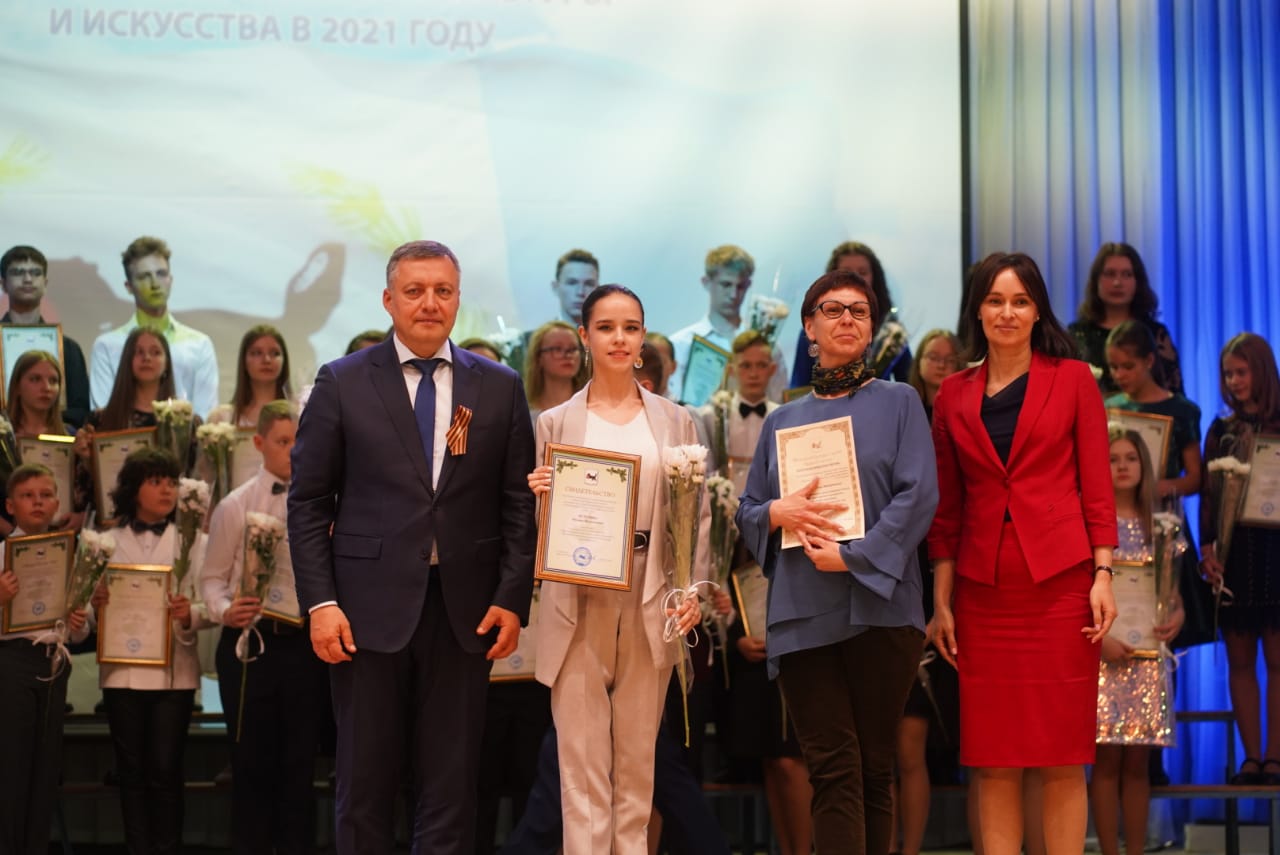 Игорь Кобзев вручил 60-ти юным артистам Приангарья стипендии за высокие достижения