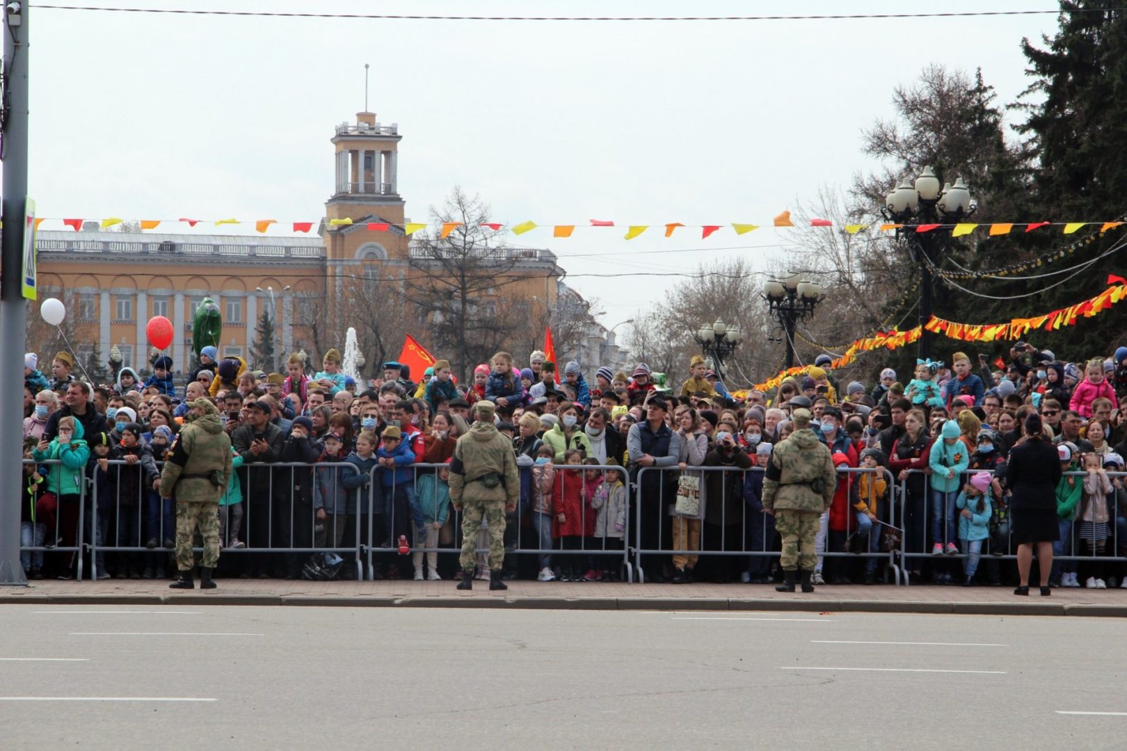 Иркутск отпраздновал День Победы. Фоторепортаж