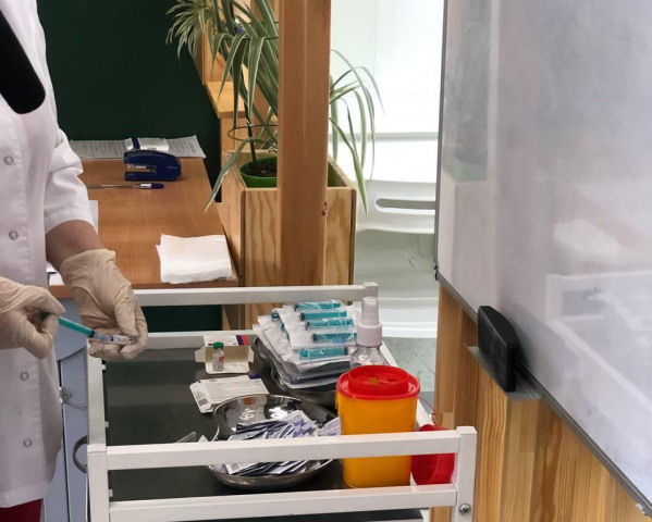Мобильные пункты вакцинации от коронавируса работают в вузах Иркутска